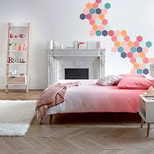 L'ambiance générale de notre chambre et surtout sa il est recommandé d'utiliser de la peinture mate qui présente deux avantages non négligeables : Comment Choisir La Couleur D Une Chambre Adulte Blog But