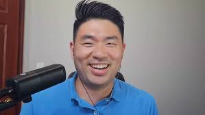 She went from seller to realtor with a 9 to 5