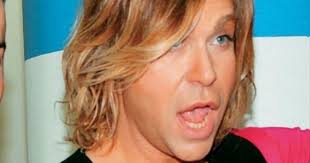 Με τη χαρά μπορεί να πήγαινα να τραγουδήσουμε μαζί σε. Den Yparxei O Tryfwnas Samaras Anebase Neo Binteo Sta 4 Na Kanei Gossip Life