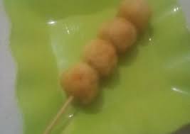 Ketika si kecil menginjak usia 12 bulan, ia sudah mampu mengonsumsi berbagai jenis makanan dengan tekstur padat. Cara Mudah Membuat Bola Bola Ikan Kembung Menu Gtm Mpasi 9 11 Bulan Resep Masakanpedia