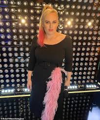 Отметок «нравится», 4 870 комментариев — rebel wilson (@rebelwilson) в instagram: Rebel Wilson Looks Stunning In A Black Dress As She Shows Off Her Newly Dyed Pink Hair Aktuelle Boulevard Nachrichten Und Fotogalerien Zu Stars Sternchen