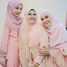 Rozita ibrahim has a high sentiment for sendayu tinggi. Yatie Tak Bantah Aturan Jodoh Bonda Rozita Malah Akui Bahagia Dengan Restu Keluarga Nona