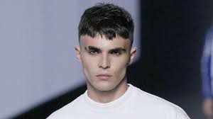 Amanda's adventure in the pool: Eyebrow Slit Trend Is Back Again In 2020 Global Fashion Report
