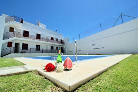 Zona tranquila y bien comunicada de barrio nuevo, junto a la carretera y cerca de la autovia. Alquiler Apartamentos Con Piscina En Conil De La Frontera Holidaydelaluz