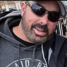 Terry Manos's Instagram, Twitter & Facebook