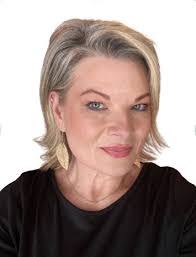 Lori Johns's Instagram, Twitter & Facebook