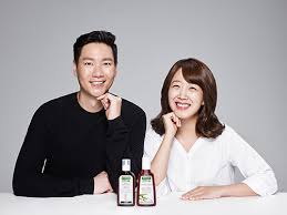 서민정, 정형돈, 토니 모든 코너가 레전드인 깔깔티비 편성표 월~금 am 7:00 상상플러스 am 7:15 재벌가 약혼식으로 관심을 모은 서민정♥홍정환, 화제가 된 서민정의 약혼식 드레스 가격은?! ë¼ìš°ì‰¬ ì„œë¯¼ì • ì•ˆìƒí›ˆ ë¶€ë¶€ ëª¨ë¸ë¡œ ë°œíƒ ê¸°ì—… ì‚°ì—… ê¸°ì‚¬ë³¸ë¬¸ ë·°í‹°ê²½ì œ