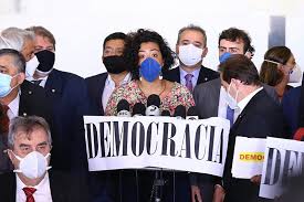 Ninguém duvida, por exemplo, que os deputados federais que tomaram posse em 2019 foram escolhidos pelos daí por que o tal do voto impresso se tornou tão importante para jair bolsonaro. 6tdc Cb G3rsrm