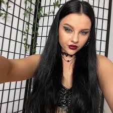 Sheila Winters's Instagram, Twitter & Facebook