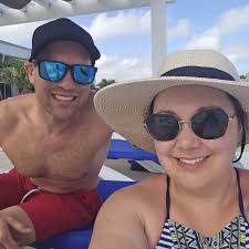 Sol Palmaris entertainment and food options?