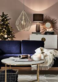Wir Lieben Samt Das Samt Sofa Fluente In Royalblau Ist Das Trend Piece F 252 R Dein Zuhause Kombiniert Mit Goldenen Akzente Samt Sofa Dekor Innenarchitektur