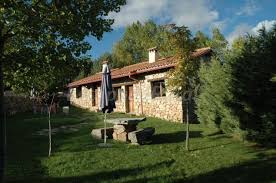 Los mejores alojamientos para disfrutar del turismo rural con niños, amigos o pareja. Casas Rurales Cimera Y Brincalobitos Casa Rural En Hoyos Del Espino Avila