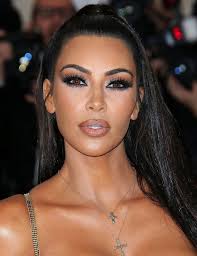 Die Himmlischste Schonheit Blickt Auf Die Met Gala 2018 In 2020 Kardashian Frisuren Frisuren Haarschonheit