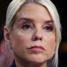 Rachelle Hyde's Instagram, Twitter & Facebook