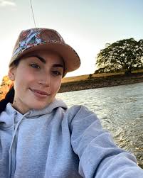 Rowena Petersen's Instagram, Twitter & Facebook