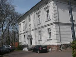 Das haus kulm befindet sich in unmittelbarer strandnähe im zentrum des zu den kaiserbädern gehörenden seeheilbades heringsdorfs auf der ostseeinsel usedom. 3 Zimmer Wohnung Zu Vermieten Am Kulm 2 17424 Seebad Heringsdorf Usedom Ostvorpommern Heringsdorf Mapio Net