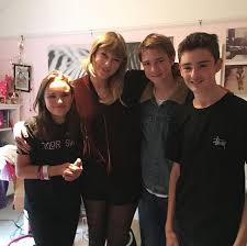 Alwyn was born in 1991 in tunbridge wells, kent, england. Taylor Swift Finally Reveals Who Patrick Is On New Junior Jewels Shirt