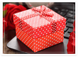 Romantic photo collage reminisce the day when you started going out, the days memorable to the. Send Best Valentine Gifts Online 2021 Today 25 Off Express Valentines Day Gift Delivery In India Valentine Gift Ideas Winni