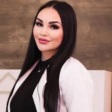 Contact Lea Henderson