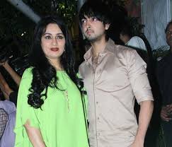 Padmini kolhapure was born second among the three daughters of pandharinath kolhapure, a professional musician while working for the film aisa pyar kahan, padmini met pradeep sharma, alias tutu sharma, who was the producer of the film.citation needed they were married after a brief. Padmini Kolhapure S Son Priyaank To Make His Bollywood Debut In Akshaye Khanna S Sab Kushal Mangal