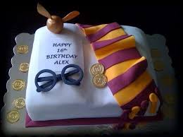 Idee Decorazioni Torte Di Harry Potter Occhiali E Sciarpa In Pasta Di Zucchero Torta Di Harry Potter Torta A Tema Harry Potter Torte
