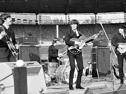 He was previously married to giuliana gagliardi and roberta stoppa. 24 Giugno 1965 I Beatles Suonano Per La Prima Volta In Italia Ma A Milano L Accoglienza Non Fu Come Ve L Aspettate Radio Deejay