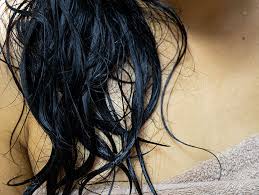 A lungo termine si ottengono solo capelli sporchi. Il Lavaggio Aumenta La Caduta Capelli Quando Preoccuparsi