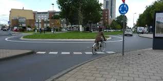 Bayenthal Schmalere Fahrbahn Fur Mehr Sicherheit Massnahmen Fur Kreisverkehr Auf Bonner Strasse Rheinische Anzeigenblaetter De