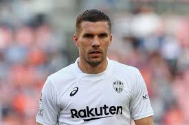Podolski is the founder of lukas podolski foundation for sport and education (lukas. Lukas Podolski Kritik Fur Foto Mit Seinen Kindern Gala De