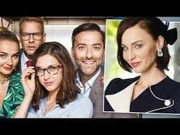 Jej rodzice poznali się w niemieckiej republice demokratycznej, gdzie jej matka , galina, była tłumaczką, a ojciec pracował jako dziennikarz. To Nie Paule Miala Zagrac Maja Hirsch W Brzyduli Planowano Ja Obsadzic W Innej Roli To Byl Hit Youtube