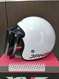 Ketika disentuh dengan tangan, bahan kaca terasa kuat dan tebal sehingga tentunya kaca seperti ini penggunaannya. Kumpulan Helm Keren Helm Bogo Jpn Kaca Datar