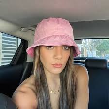 Ya sólo quedaba subirlas a un escenario y ver qué le parecía a la legión de seguidores que tiene en medio mundo joaquín sabina. Sabina Hidalgo Bio Age Net Worth Height In Relation Nationality Body Measurement Career