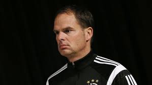 Former dutch football player ronald de boer attends the cooperation signing ceremony of r&f football club and afc ajax in meizhou city, south china's guangdong province, 27 november 2017. Ronald De Boer Frank De Boer Siap Untuk Everton
