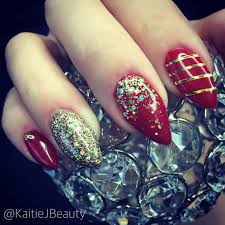 Christmas nails red and gold. Nails By Kaitiej Beauty Christmas Nails Stiletto Nails Red And Gold Nails Gel Nail Art Red And Gold Nails Gold Acrylic Nails Gold Nails