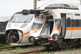 無良工程車高坡滑入鐵道 車頭第八車廂撞爛害34命 【台鐵出軌】cnn、紐時、nhk等外媒第一時間報導 憂死傷嚴重 【台鐵出軌】死傷人數持續攀升 乘客驚恐回憶「突然一陣撞擊就倒在地上了」 å¤ªé­¯é–£è™Ÿå‡ºè»Œ æ—¥æœ¬äº¤é€šå¤§è‡£ å°ç£è‹¥éœ€è¦é¡˜æ´åŠ© æ–°èž Rti ä¸­å¤®å»£æ'­é›»è‡º