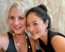 Went to a party and told this lovely lady she reminded me of Rene Fleming.  She said she gets that a lot! After I realized it was Katie Couric!