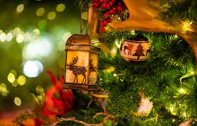 The disney world christmas decorations start going up as early as late october, and each of the parks has its own iconic tree. Disney World Resort Christmas Decorations Tour Disney Tourist Blog