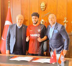 Gaziantep fk, bilal başacıkoğlu'nu transfer etti. Trabzonspor Sozlesmesini Feshetmisti Imzayi Atti