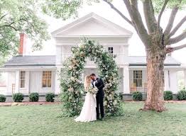 12 Gorgeous Totally Unique Wedding Destinations In 2020 In 2020 Michigan Wedding Venues Michigan Wedding Elope Wedding