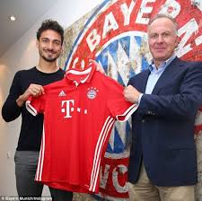 View this post on instagram. Mats Hummels Poses With Bayern Munich Shirt After Moving From Borussia Dortmund Daily Mail Online