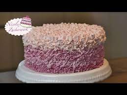 Alles wissenswerte rund ums torten backen, einstreichen, einschlagen mit fondant und stapeln findet ihr in unserem torten 1×1. Buttercreme Ruschen How To Make Buttercream Ruffles Tutorial Von Nicoles Zuckerwerk Youtube