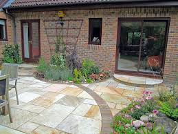 Landscape gardeners charge a fortune to renovate your garden and turn it into a work of art. Modern Small Garden Design Photos