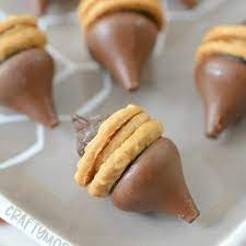 Hershey Kiss Acorn Treats Hershey Kisses Recipes Thanksgiving Treats Kiss Cookie Recipe