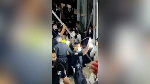 הרשתות החברתיות הוצפו במאות אלפי ציוצים ופוסטים, חלקם כואבים, חלקם זועמים. Axo9pjtinxxbwm