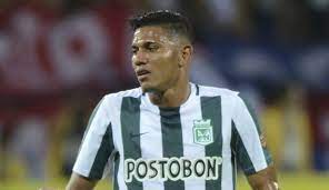 Alexander mejia of leon controls the ball during the fifth round match between cruz azul and leon as part of the torneo apertura 2018 liga mx at azteca stadium on august 18, 2018 in mexico city. M1dypqbdbujsqm