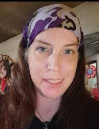 Lynn Stoll's Instagram, Twitter & Facebook