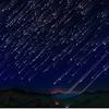 要画一场流星雨，首先，自然我们要会画一颗流星。 玩过 canvas 的同学，你画圆画方画线条这么 6，如果说叫你画下面这个玩意儿，你会不会觉得你用的是假 canvas？canvas 没有画一个带尾巴玩意儿的 api 啊。 画一颗流星 1