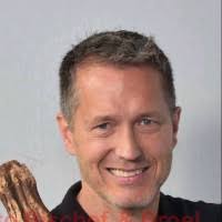 1100+ profilů „Longín“