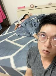 邁向颱風假第二天⋯ 今天女兒沒有跟我說在家好無聊，安全度過👏 明天也希望她可以不要跟我說好無聊😅 開始下雨了，希望大家都能平安🙏 單親爸爸日記