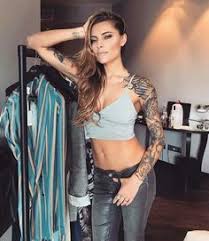 Sophia thomalla postet stolz ihre neues tattoo und schreibt dazu ich wurde von einer schlange gebissen. Sophia Tomalla